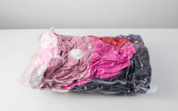 Đóng gói quần áo chuẩn bằng hút chân không